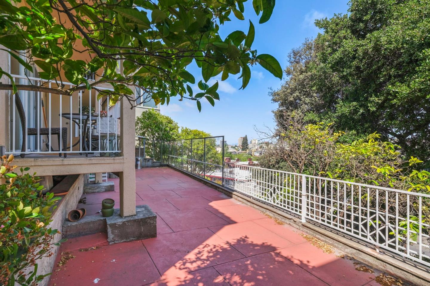 Detail Gallery Image 12 of 12 For 551 Merritt Ave #1,  Oakland,  CA 94610 - 2 Beds | 2 Baths