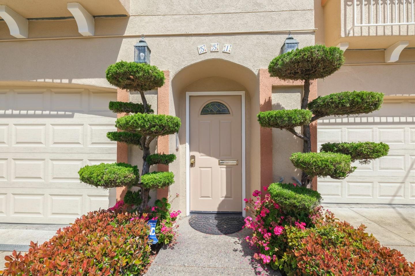 Detail Gallery Image 2 of 12 For 551 Merritt Ave #1,  Oakland,  CA 94610 - 2 Beds | 2 Baths