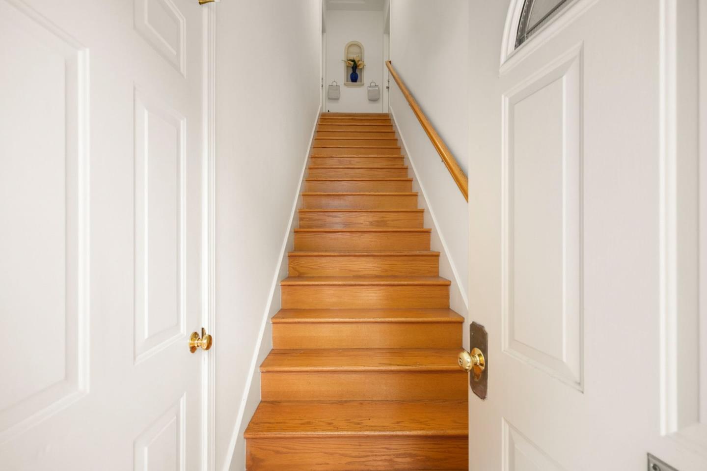 Detail Gallery Image 3 of 12 For 551 Merritt Ave #1,  Oakland,  CA 94610 - 2 Beds | 2 Baths
