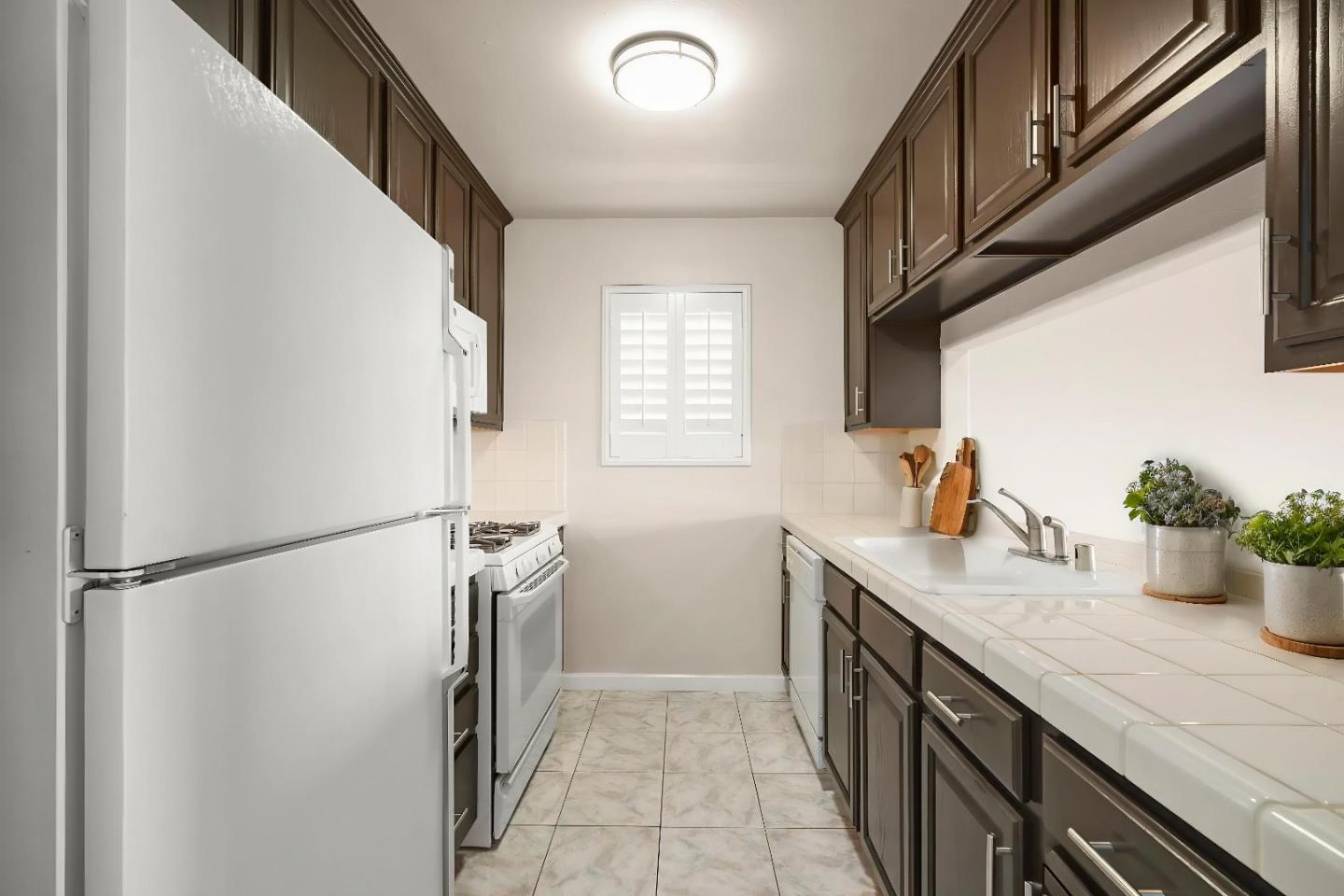 Detail Gallery Image 5 of 12 For 551 Merritt Ave #1,  Oakland,  CA 94610 - 2 Beds | 2 Baths