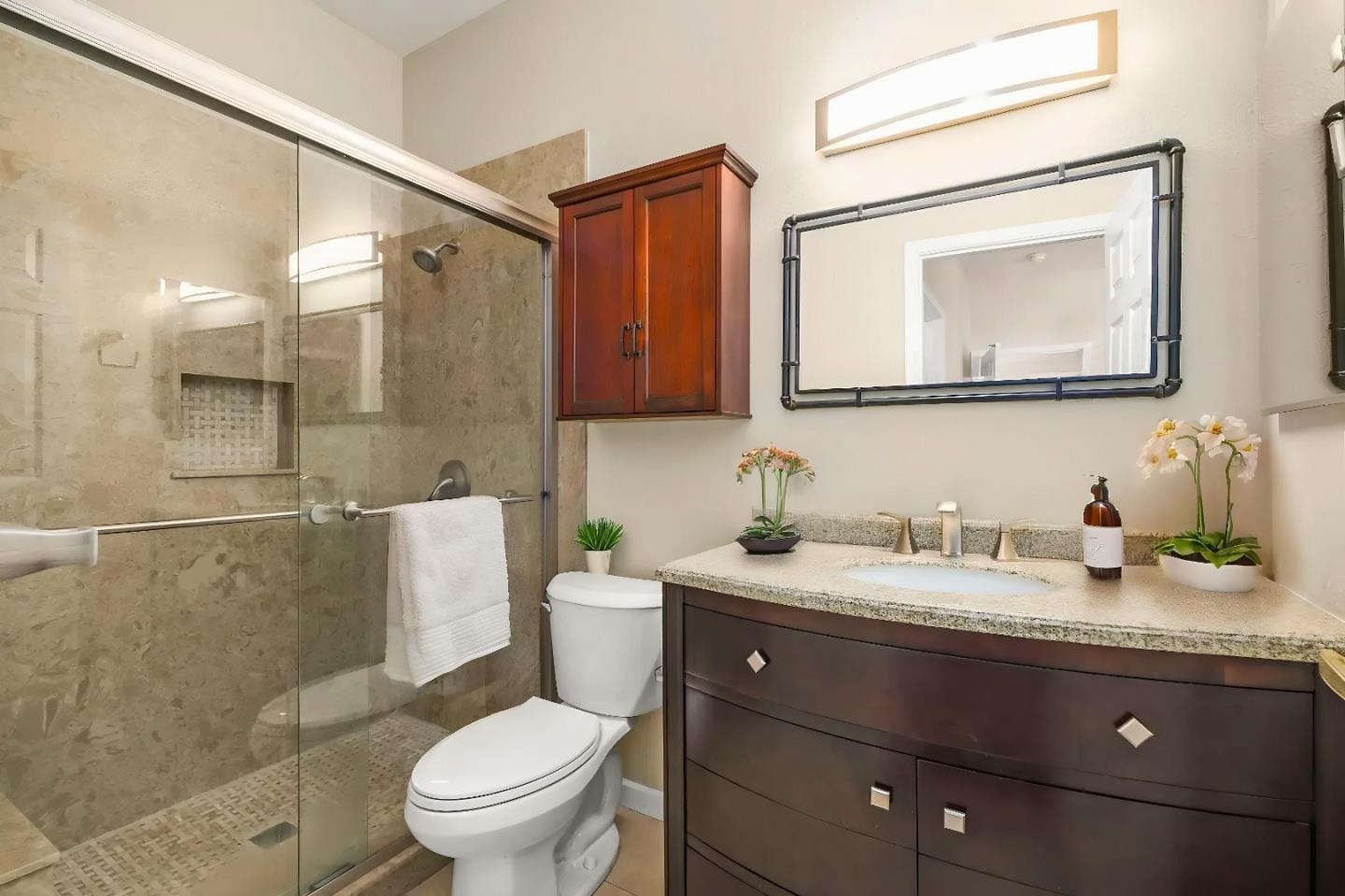 Detail Gallery Image 7 of 12 For 551 Merritt Ave #1,  Oakland,  CA 94610 - 2 Beds | 2 Baths
