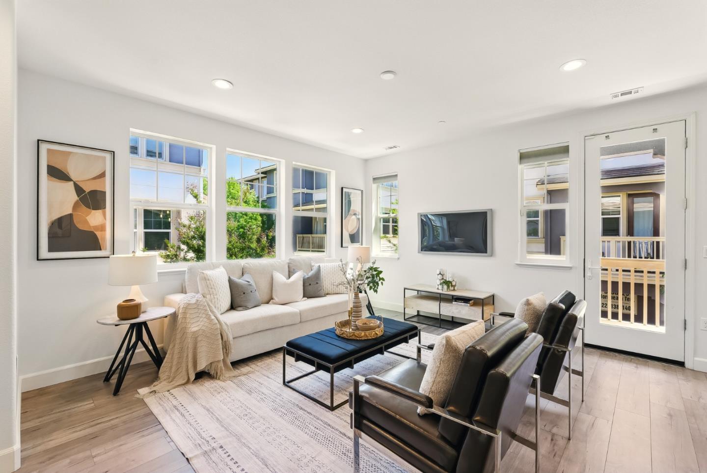 Detail Gallery Image 10 of 45 For 114 Hornbeam Ter, Sunnyvale,  CA 94086 - 3 Beds | 3/1 Baths