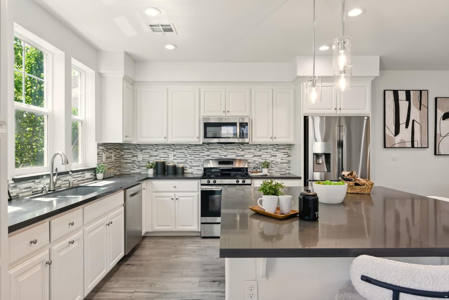 Detail Gallery Image 17 of 45 For 114 Hornbeam Ter, Sunnyvale,  CA 94086 - 3 Beds | 3/1 Baths