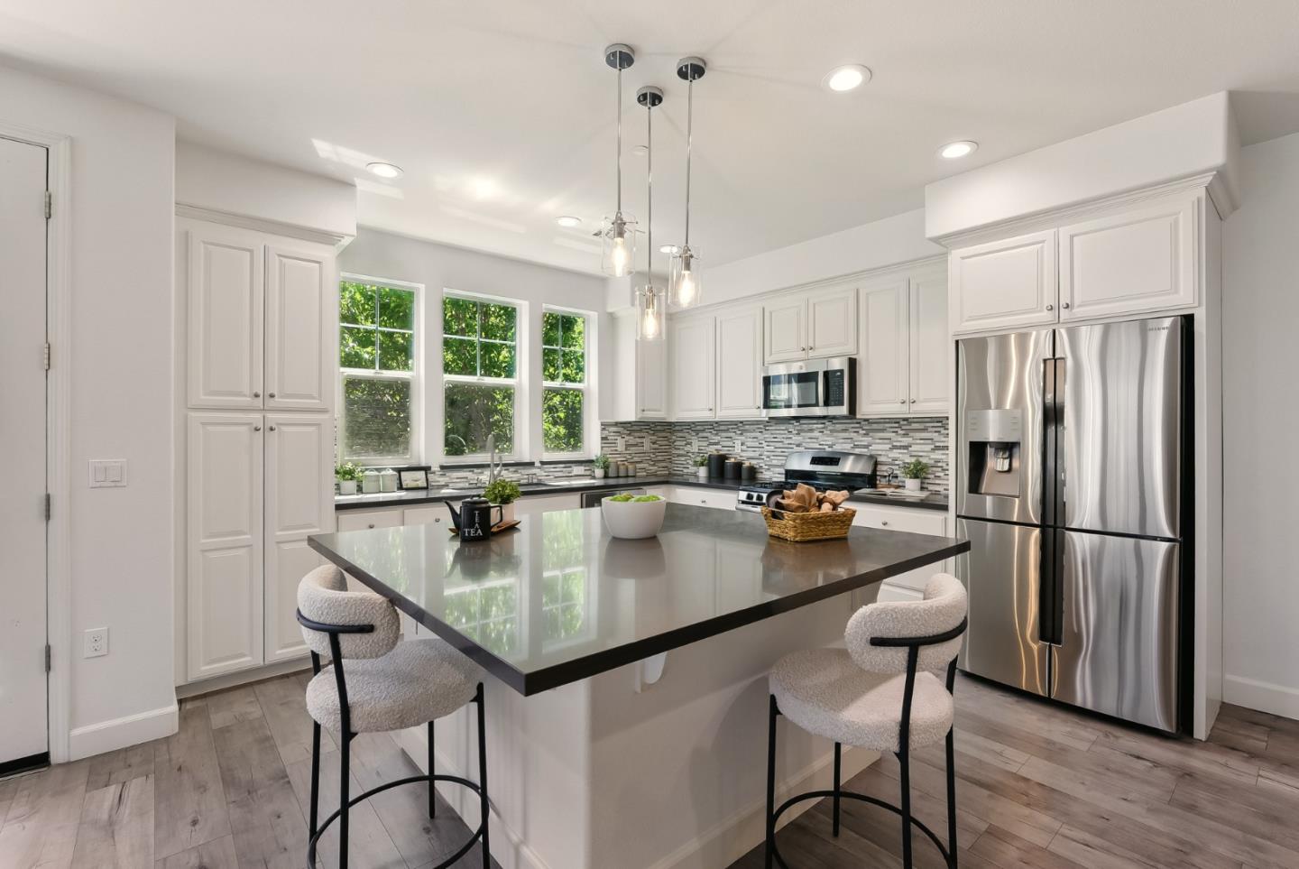 Detail Gallery Image 18 of 45 For 114 Hornbeam Ter, Sunnyvale,  CA 94086 - 3 Beds | 3/1 Baths