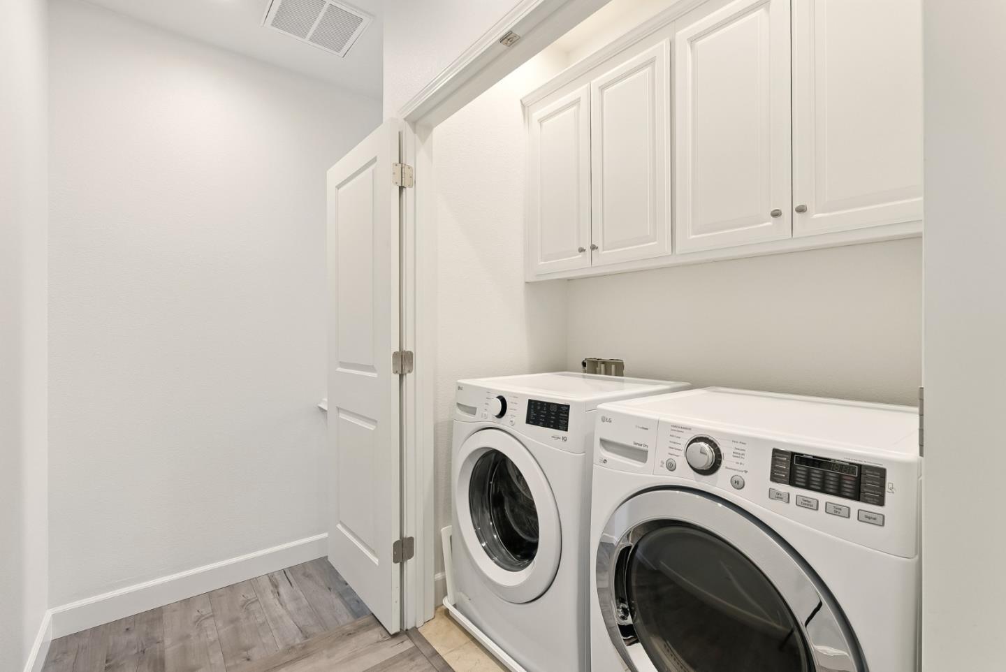 Detail Gallery Image 27 of 45 For 114 Hornbeam Ter, Sunnyvale,  CA 94086 - 3 Beds | 3/1 Baths