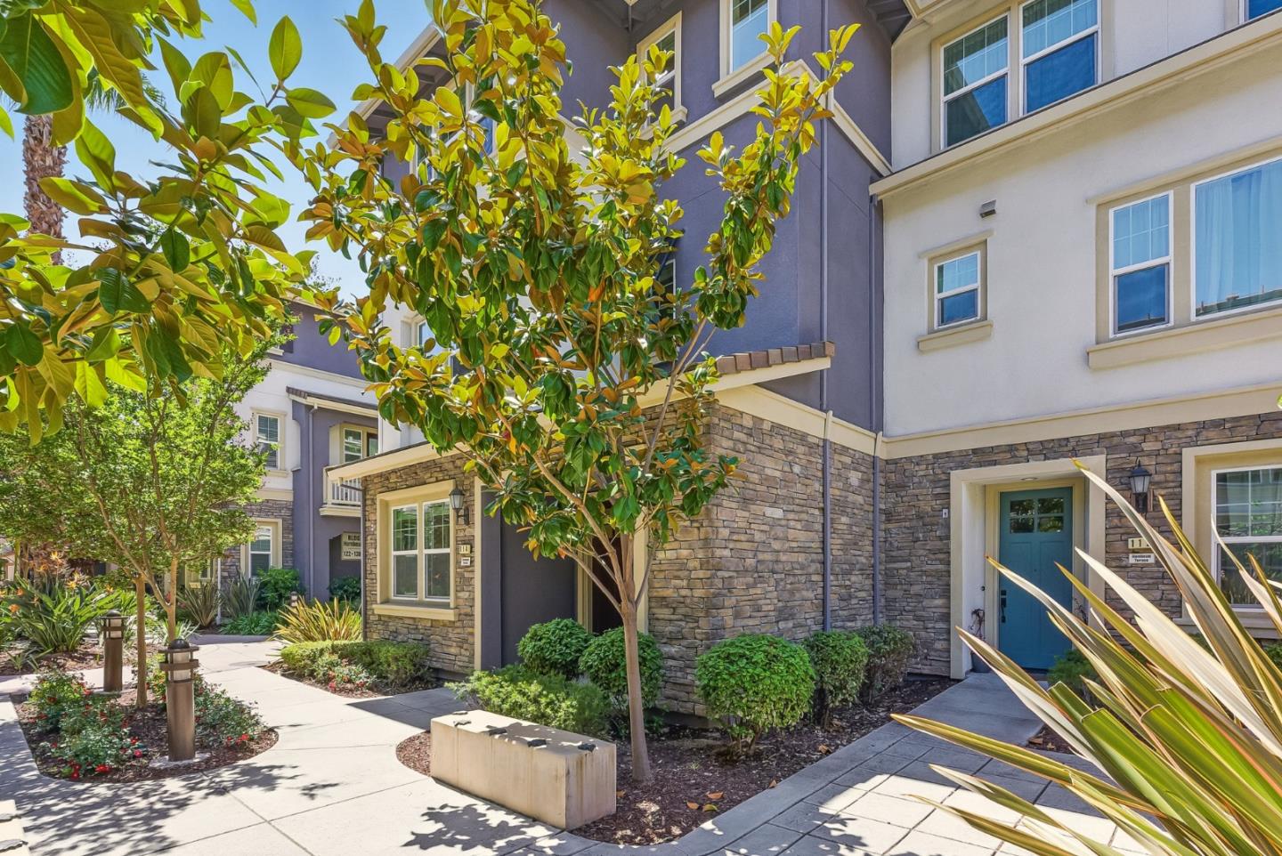 Detail Gallery Image 3 of 45 For 114 Hornbeam Ter, Sunnyvale,  CA 94086 - 3 Beds | 3/1 Baths