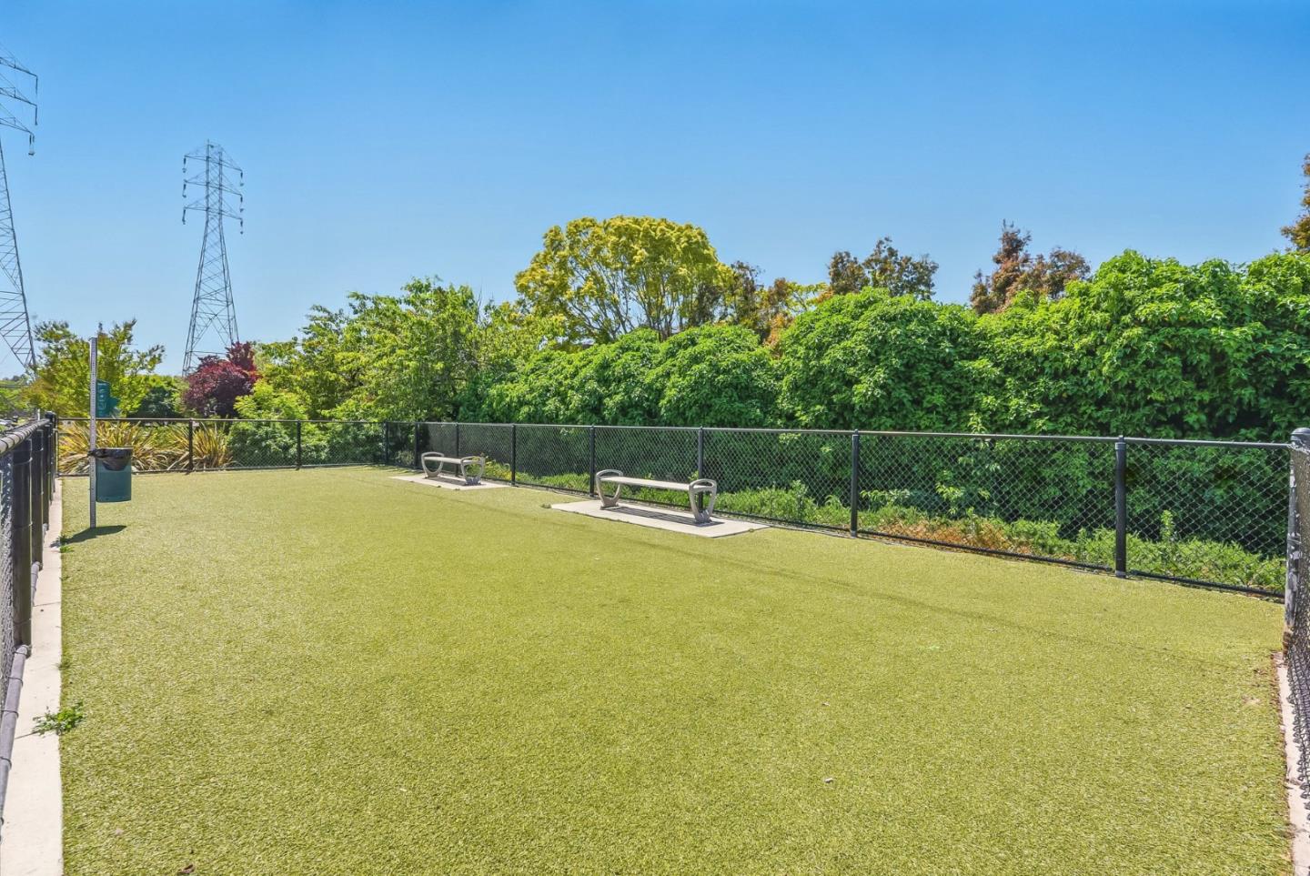Detail Gallery Image 34 of 45 For 114 Hornbeam Ter, Sunnyvale,  CA 94086 - 3 Beds | 3/1 Baths