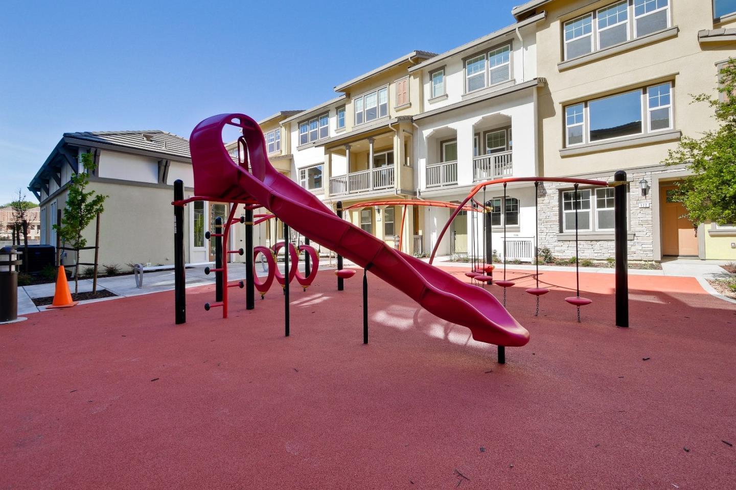 Detail Gallery Image 35 of 45 For 114 Hornbeam Ter, Sunnyvale,  CA 94086 - 3 Beds | 3/1 Baths