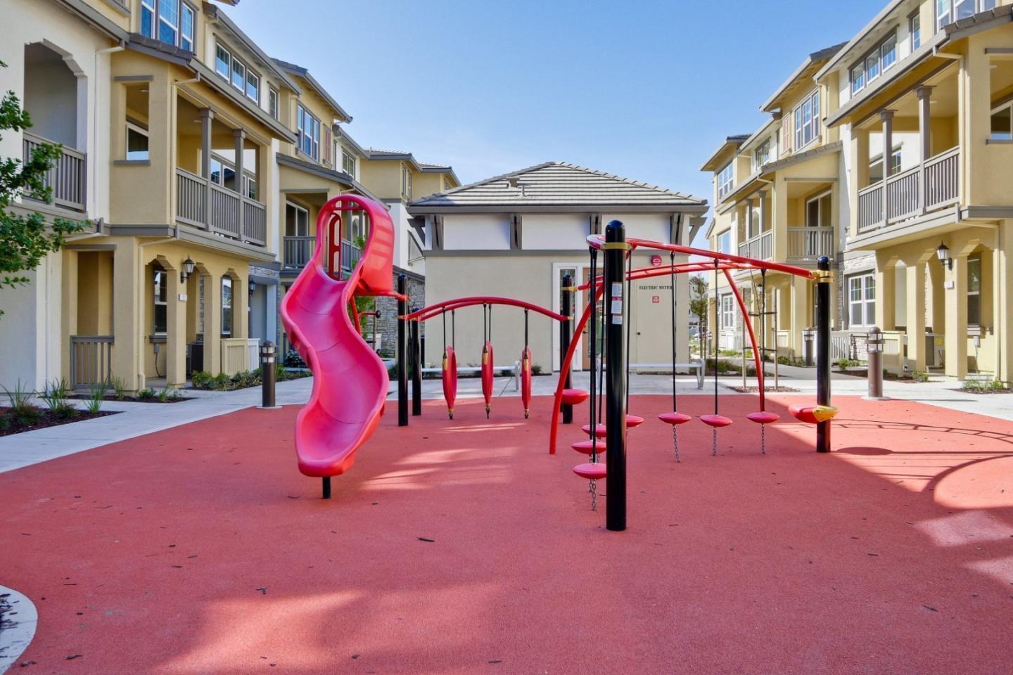 Detail Gallery Image 38 of 45 For 114 Hornbeam Ter, Sunnyvale,  CA 94086 - 3 Beds | 3/1 Baths
