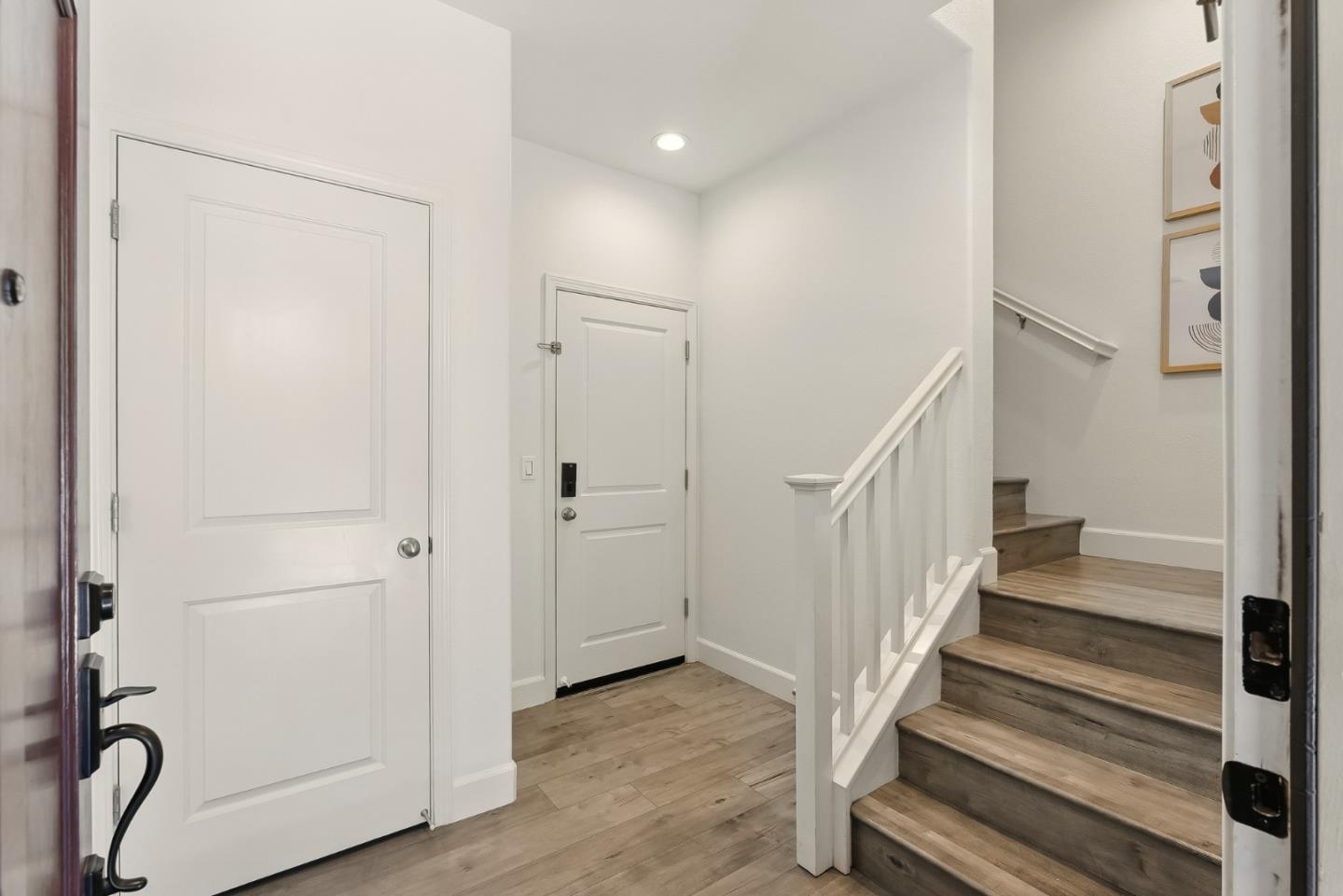Detail Gallery Image 5 of 45 For 114 Hornbeam Ter, Sunnyvale,  CA 94086 - 3 Beds | 3/1 Baths