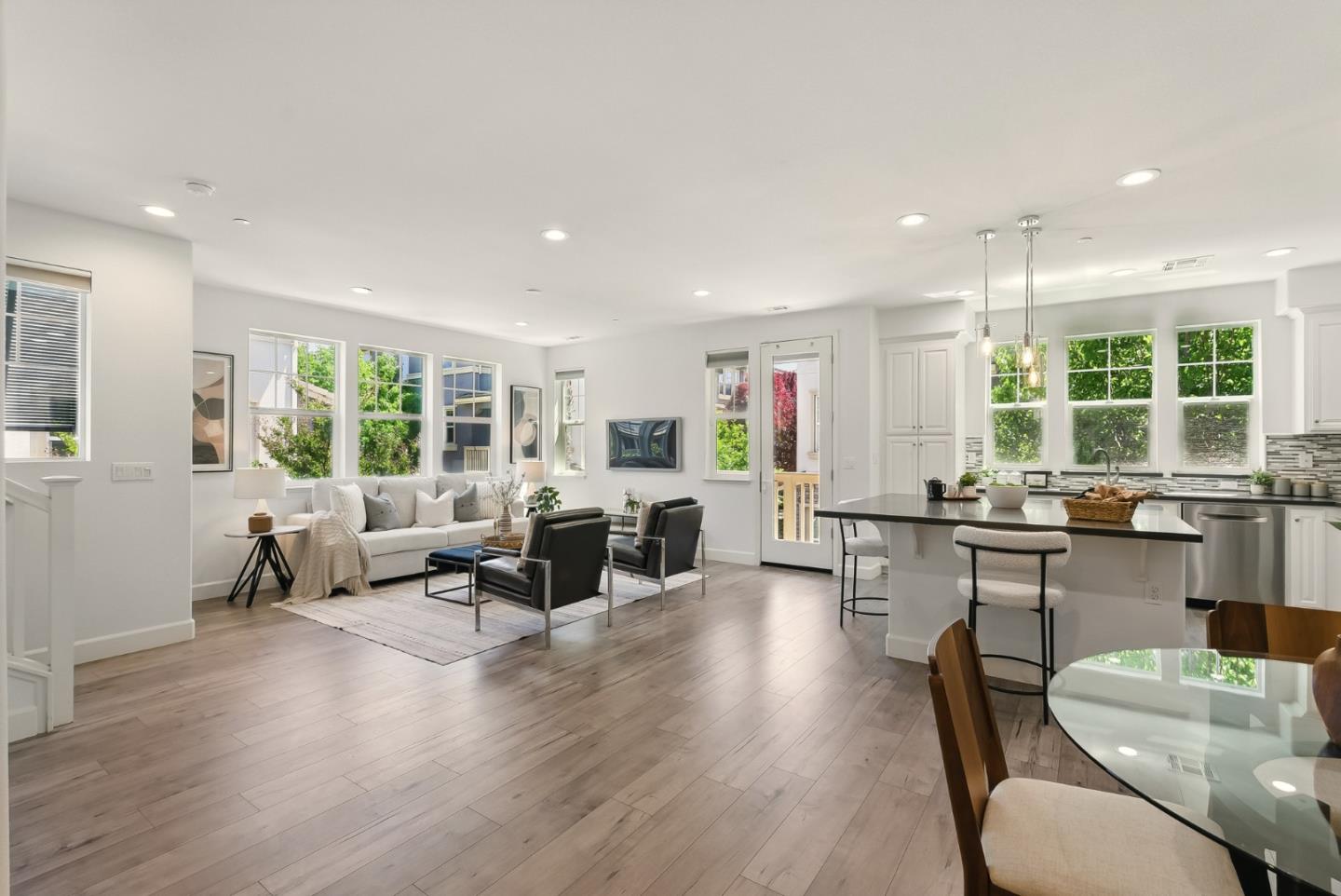 Detail Gallery Image 9 of 45 For 114 Hornbeam Ter, Sunnyvale,  CA 94086 - 3 Beds | 3/1 Baths
