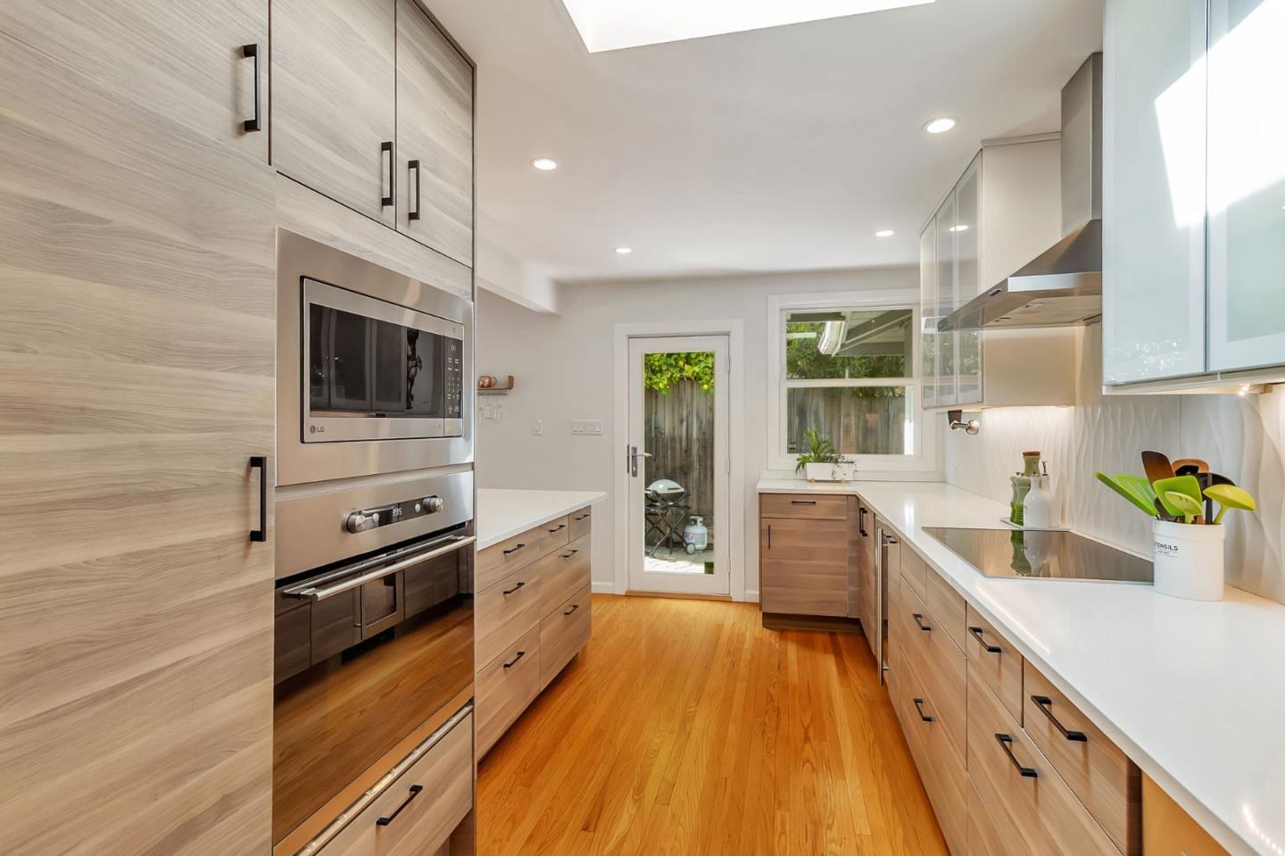 Detail Gallery Image 31 of 83 For 1528 Fernside St, Redwood City,  CA 94061 - 3 Beds | 2 Baths