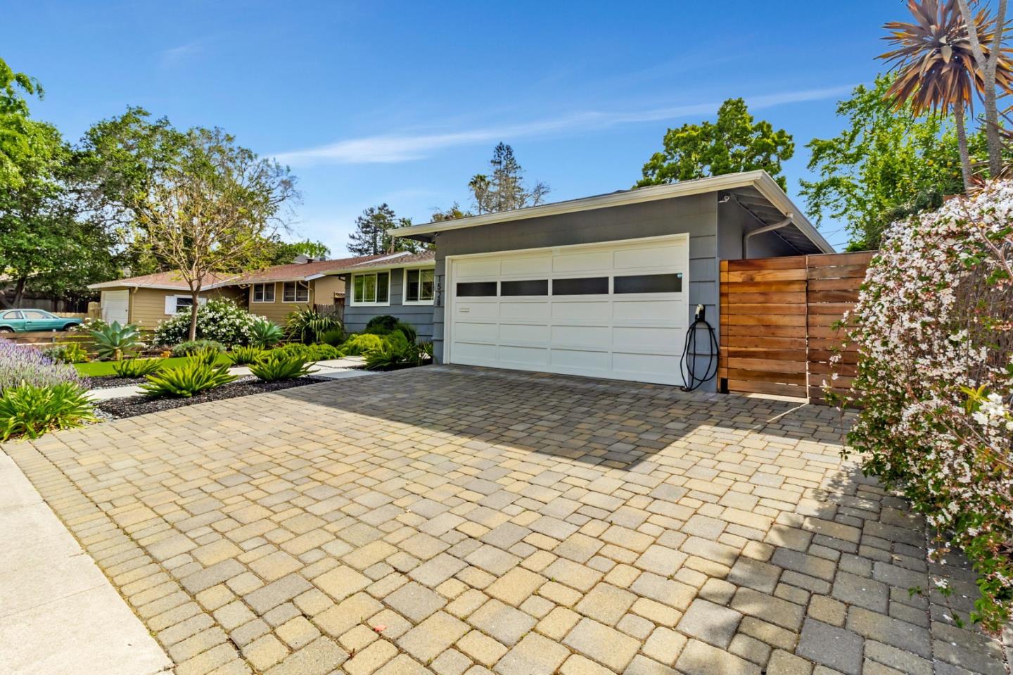Detail Gallery Image 7 of 83 For 1528 Fernside St, Redwood City,  CA 94061 - 3 Beds | 2 Baths