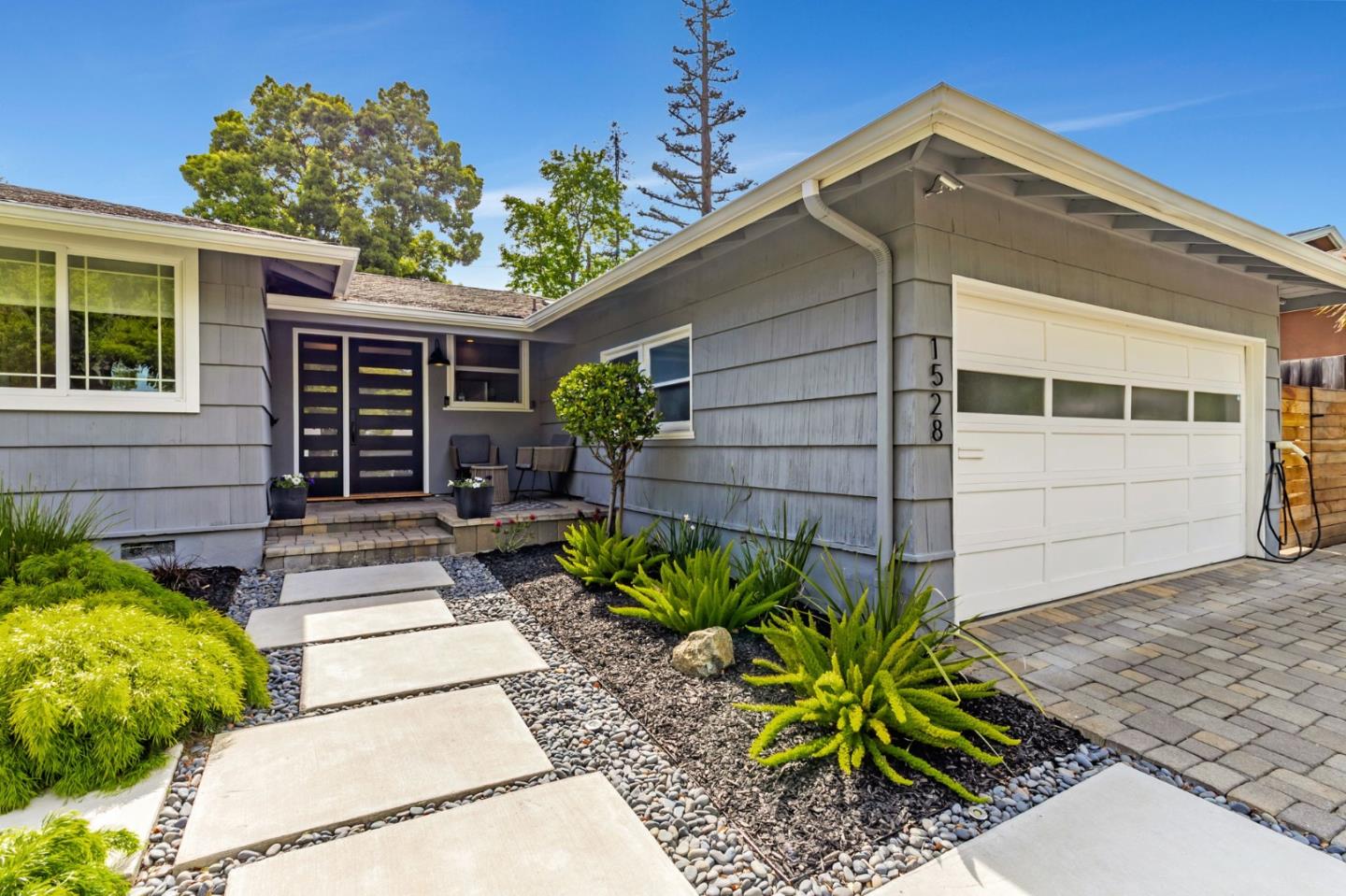 Detail Gallery Image 9 of 83 For 1528 Fernside St, Redwood City,  CA 94061 - 3 Beds | 2 Baths
