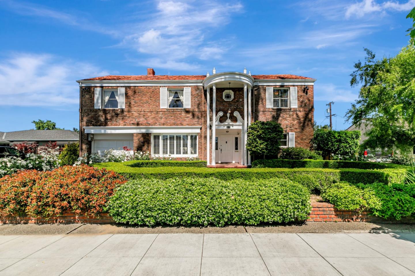 Detail Gallery Image 2 of 90 For 130 S 17th St, San Jose,  CA 95112 - 5 Beds | 3 Baths