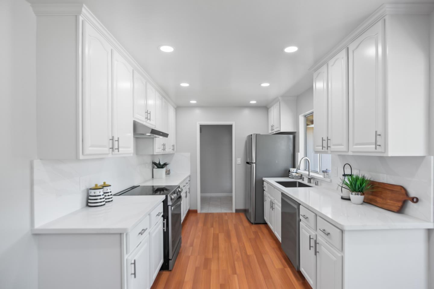 Detail Gallery Image 10 of 30 For 714 Jura Way, Sunnyvale,  CA 94087 - 4 Beds | 2 Baths