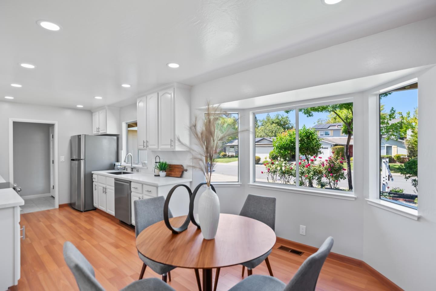 Detail Gallery Image 7 of 30 For 714 Jura Way, Sunnyvale,  CA 94087 - 4 Beds | 2 Baths