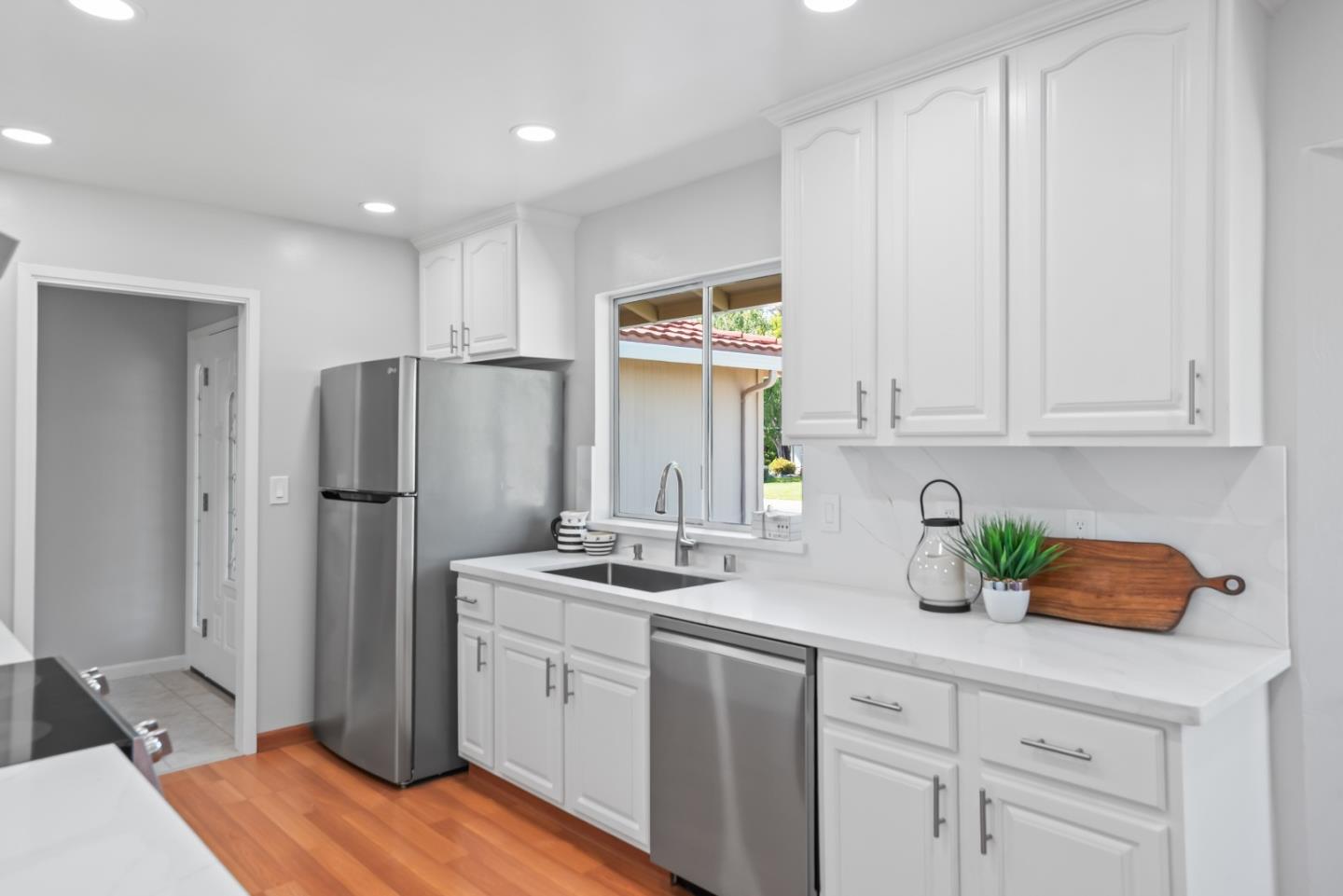 Detail Gallery Image 8 of 30 For 714 Jura Way, Sunnyvale,  CA 94087 - 4 Beds | 2 Baths