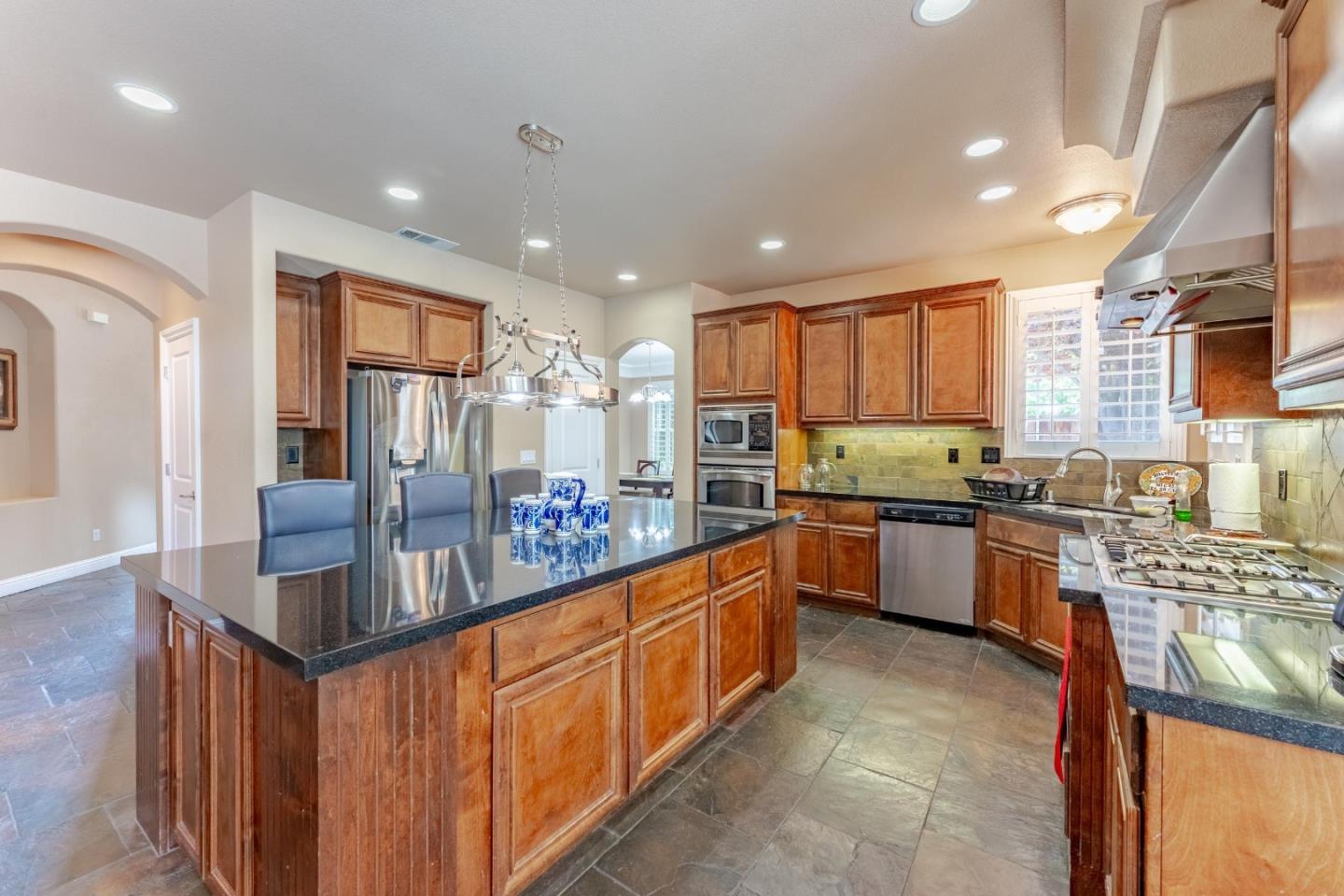 Detail Gallery Image 11 of 36 For 2036 Kendall Ave, Modesto,  CA 95355 - 4 Beds | 3 Baths