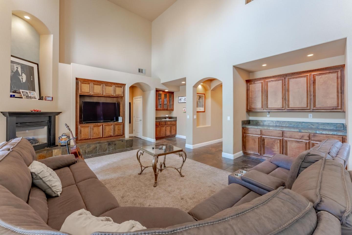 Detail Gallery Image 13 of 36 For 2036 Kendall Ave, Modesto,  CA 95355 - 4 Beds | 3 Baths