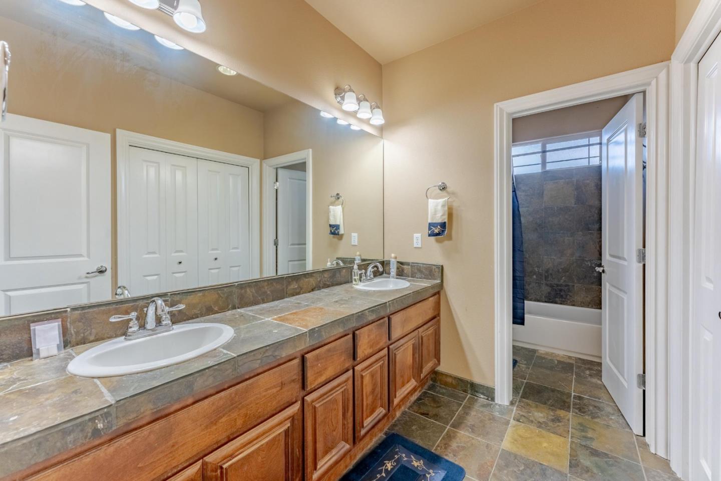 Detail Gallery Image 25 of 36 For 2036 Kendall Ave, Modesto,  CA 95355 - 4 Beds | 3 Baths