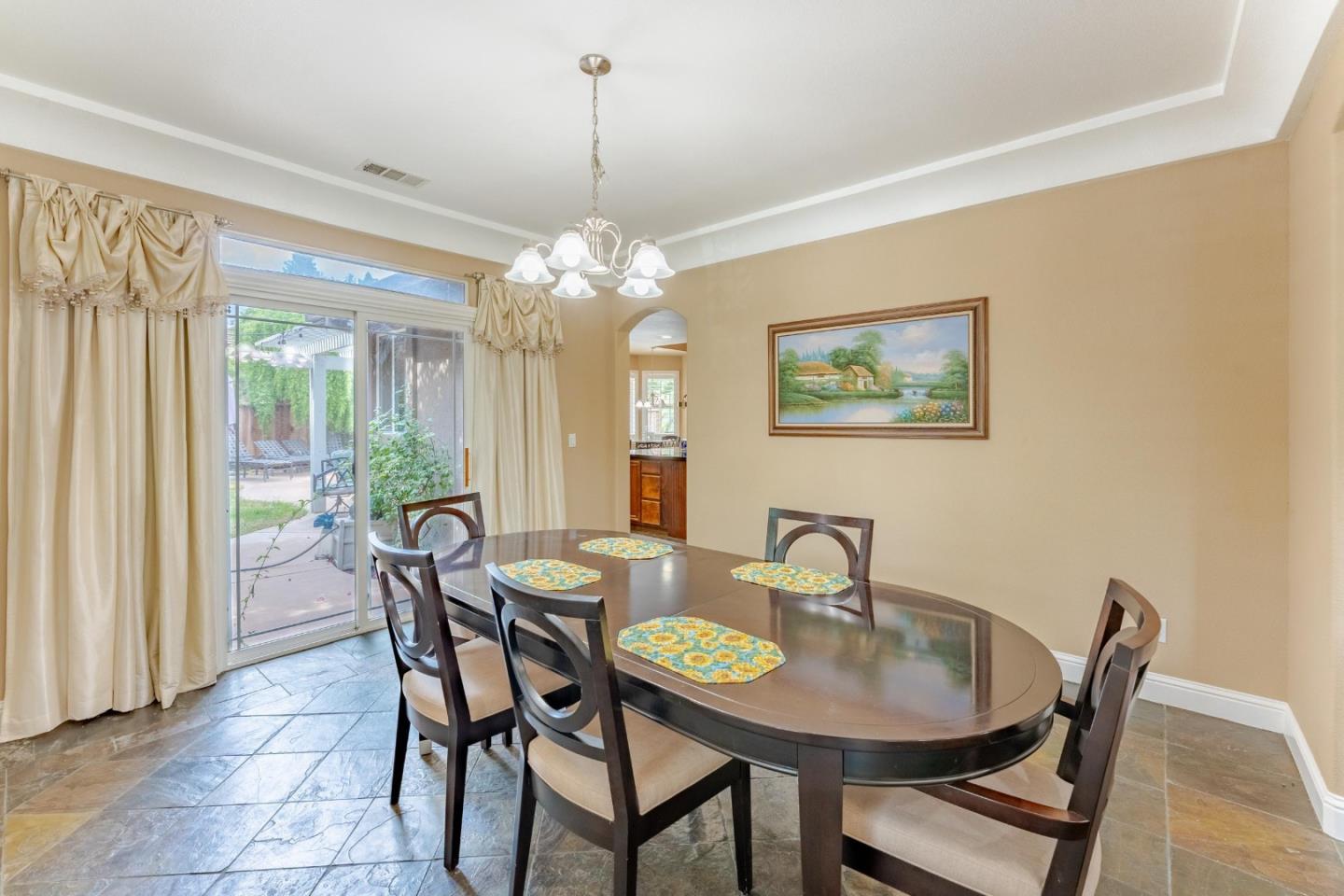 Detail Gallery Image 6 of 36 For 2036 Kendall Ave, Modesto,  CA 95355 - 4 Beds | 3 Baths