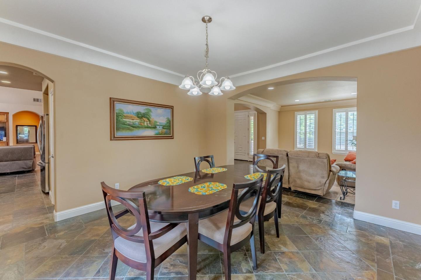 Detail Gallery Image 7 of 36 For 2036 Kendall Ave, Modesto,  CA 95355 - 4 Beds | 3 Baths