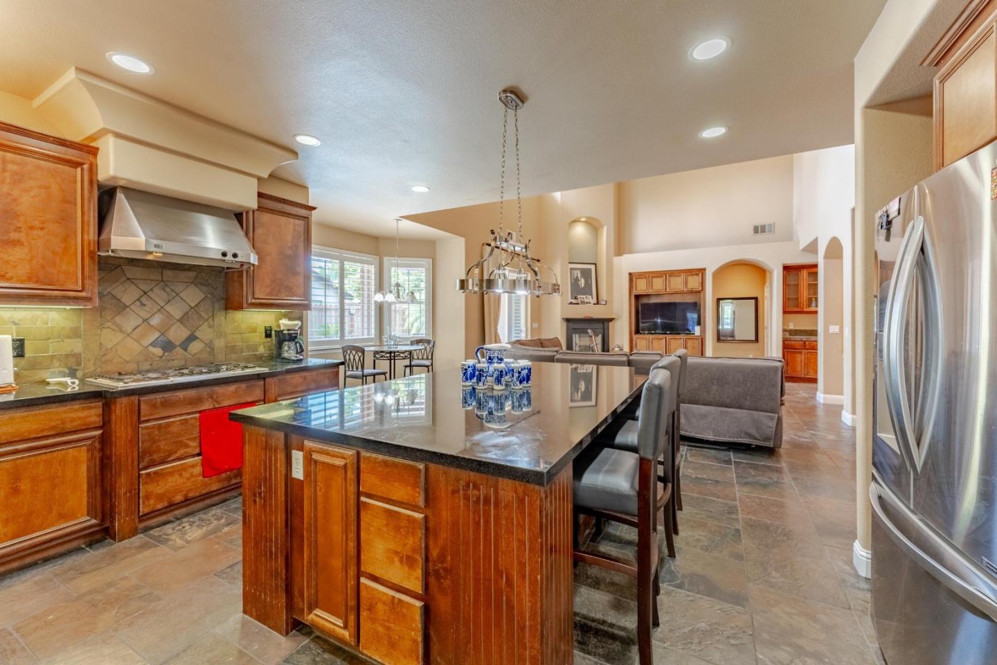 Detail Gallery Image 9 of 36 For 2036 Kendall Ave, Modesto,  CA 95355 - 4 Beds | 3 Baths