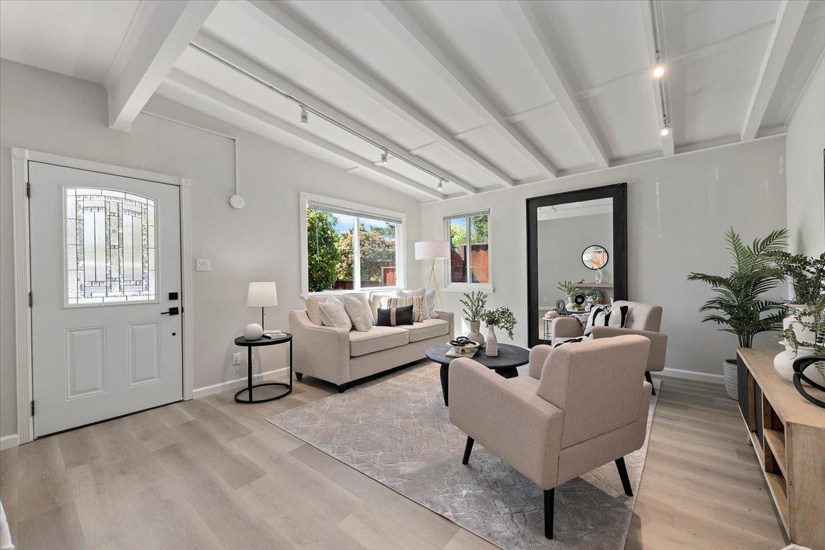 Detail Gallery Image 4 of 22 For 575 Fir Ave, Sunnyvale,  CA 94085 - 3 Beds | 1 Baths