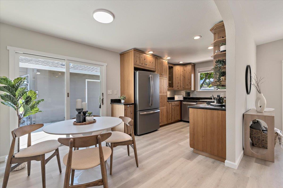 Detail Gallery Image 8 of 22 For 575 Fir Ave, Sunnyvale,  CA 94085 - 3 Beds | 1 Baths