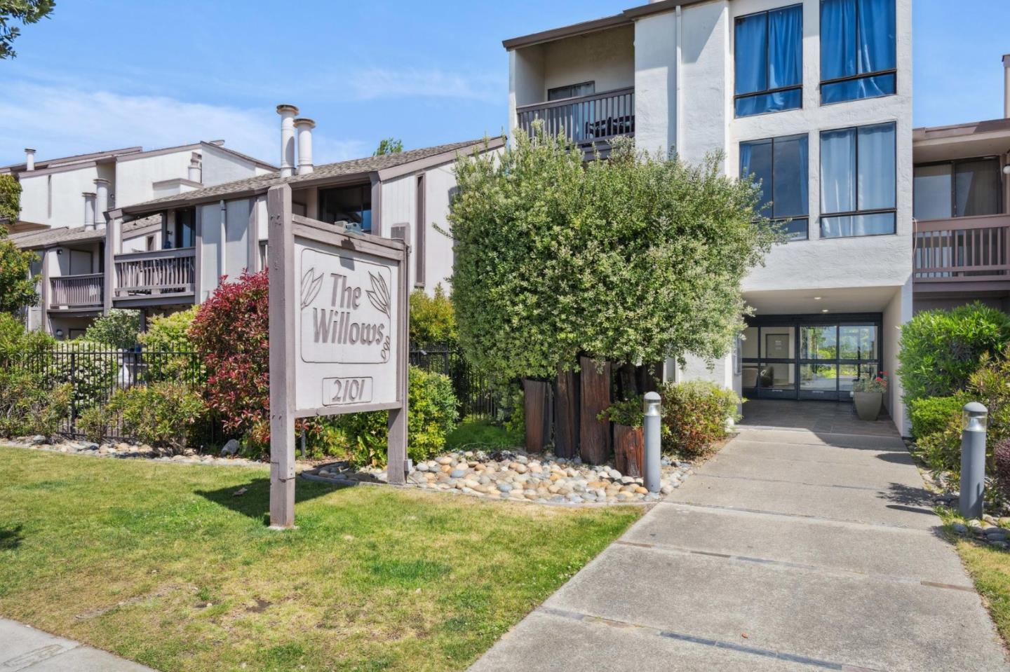 Detail Gallery Image 2 of 70 For 2101 Shoreline Dr #446,  Alameda,  CA 94501 - 2 Beds | 1/1 Baths