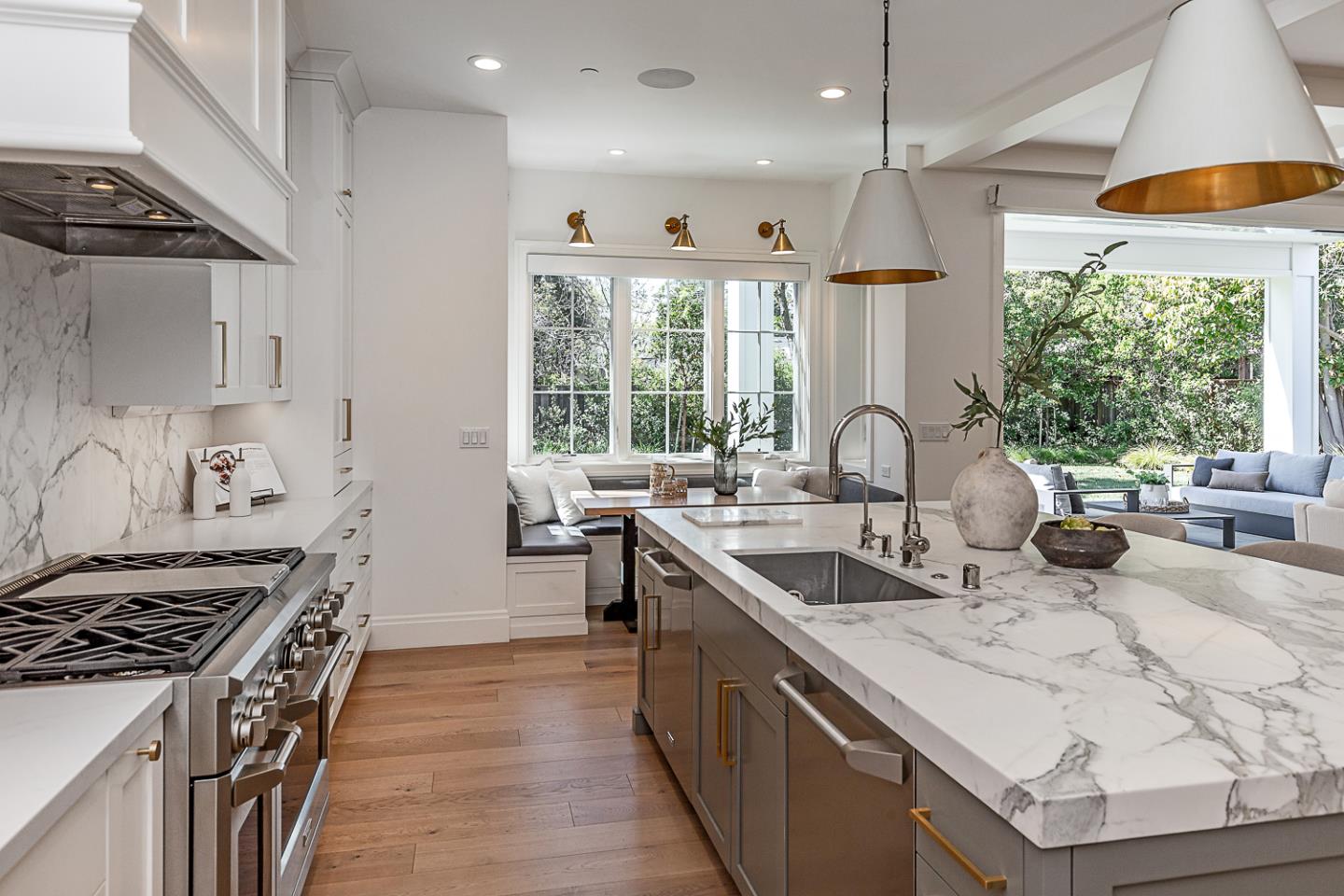 Detail Gallery Image 10 of 52 For 656 Benvenue Ave, Los Altos,  CA 94024 - 6 Beds | 5/1 Baths
