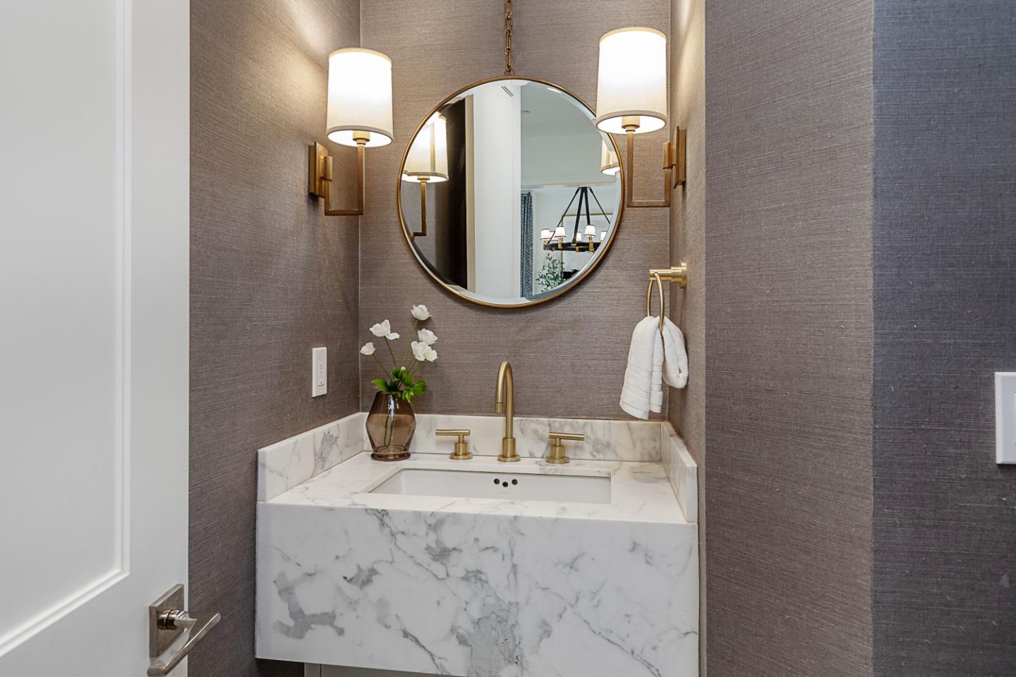 Detail Gallery Image 14 of 52 For 656 Benvenue Ave, Los Altos,  CA 94024 - 6 Beds | 5/1 Baths