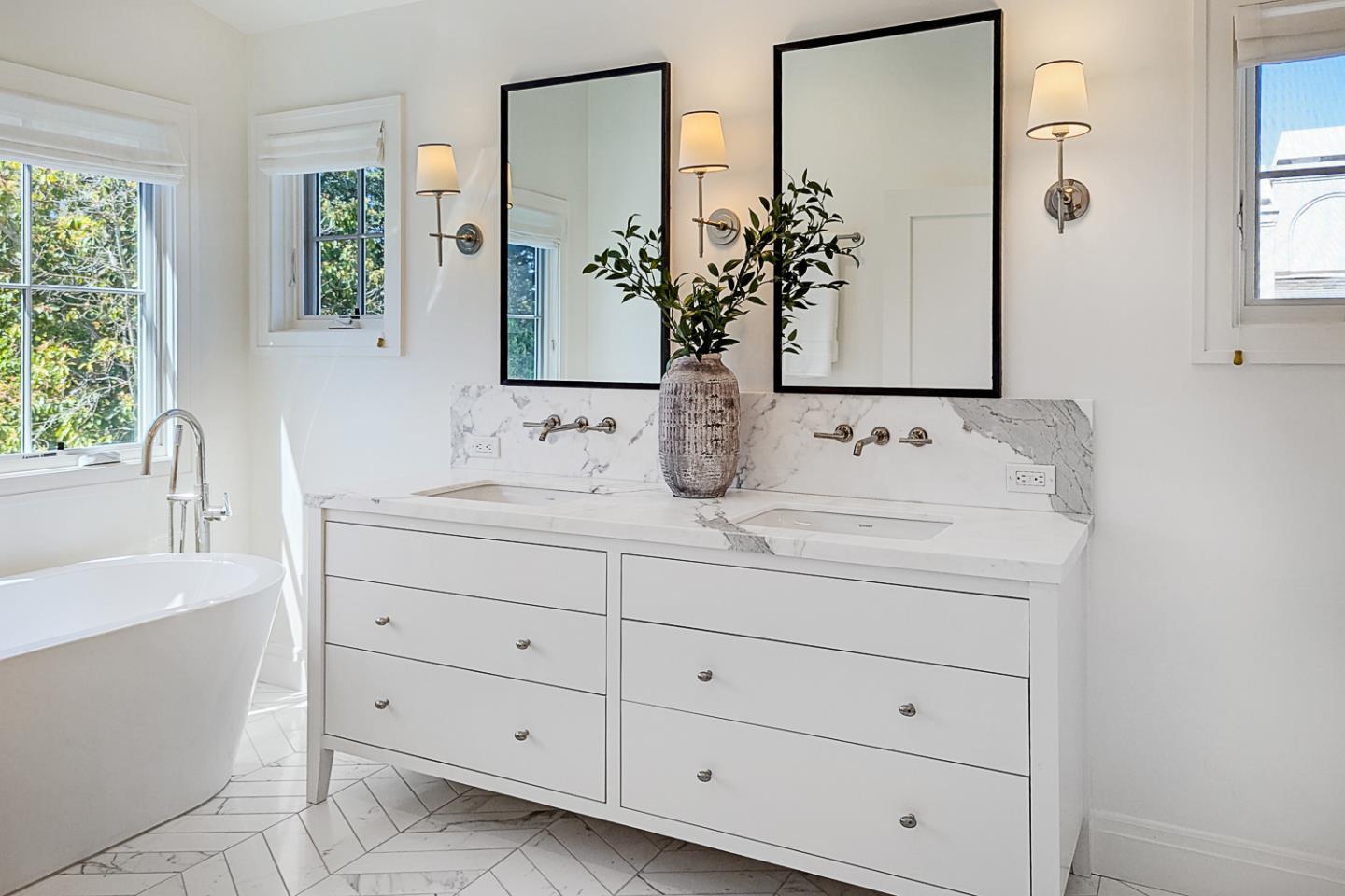 Detail Gallery Image 23 of 52 For 656 Benvenue Ave, Los Altos,  CA 94024 - 6 Beds | 5/1 Baths