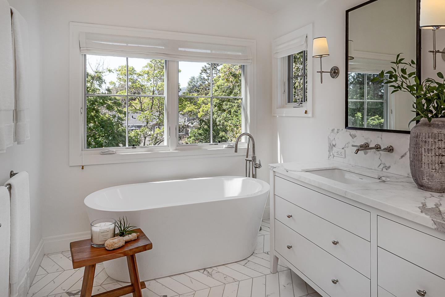 Detail Gallery Image 24 of 52 For 656 Benvenue Ave, Los Altos,  CA 94024 - 6 Beds | 5/1 Baths