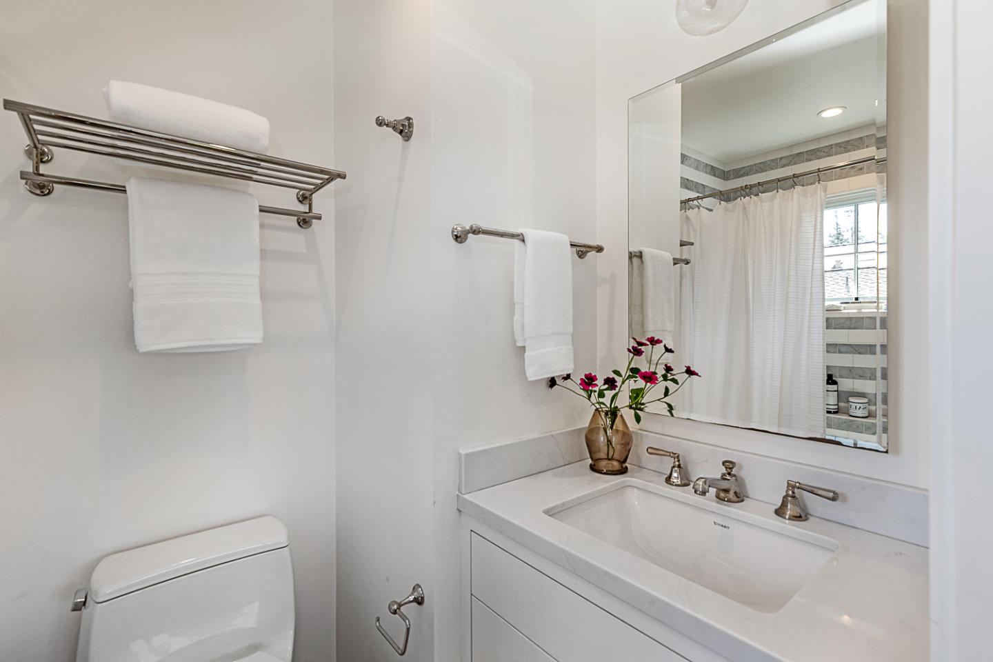 Detail Gallery Image 30 of 52 For 656 Benvenue Ave, Los Altos,  CA 94024 - 6 Beds | 5/1 Baths