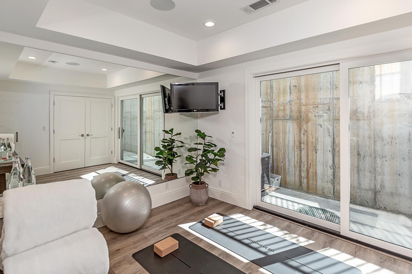 Detail Gallery Image 36 of 52 For 656 Benvenue Ave, Los Altos,  CA 94024 - 6 Beds | 5/1 Baths