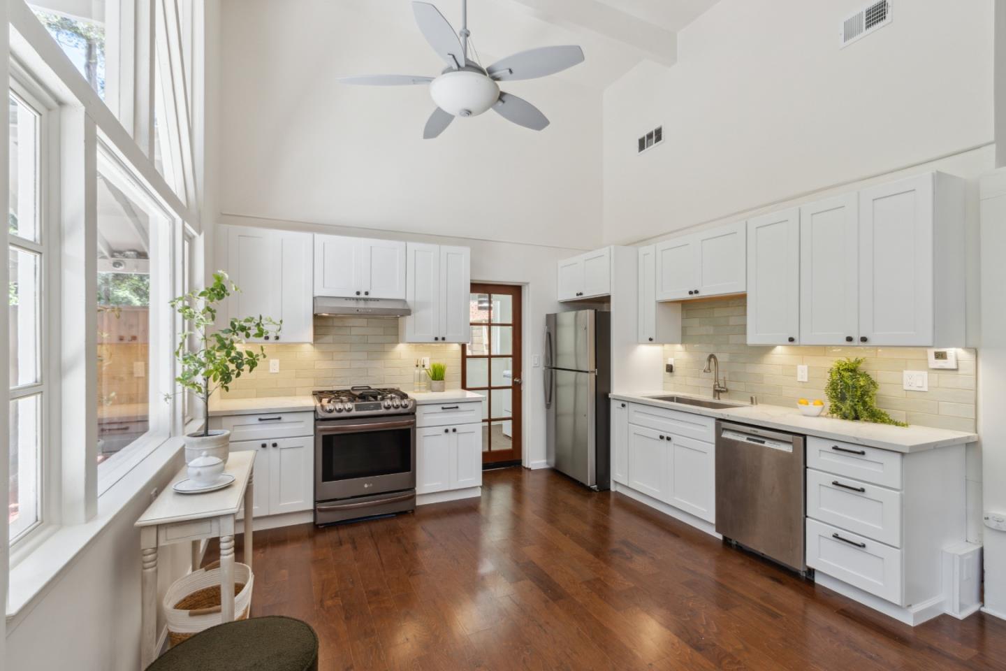 Detail Gallery Image 13 of 86 For 330 Huckleberry Ln, Boulder Creek,  CA 95006 - 4 Beds | 3 Baths