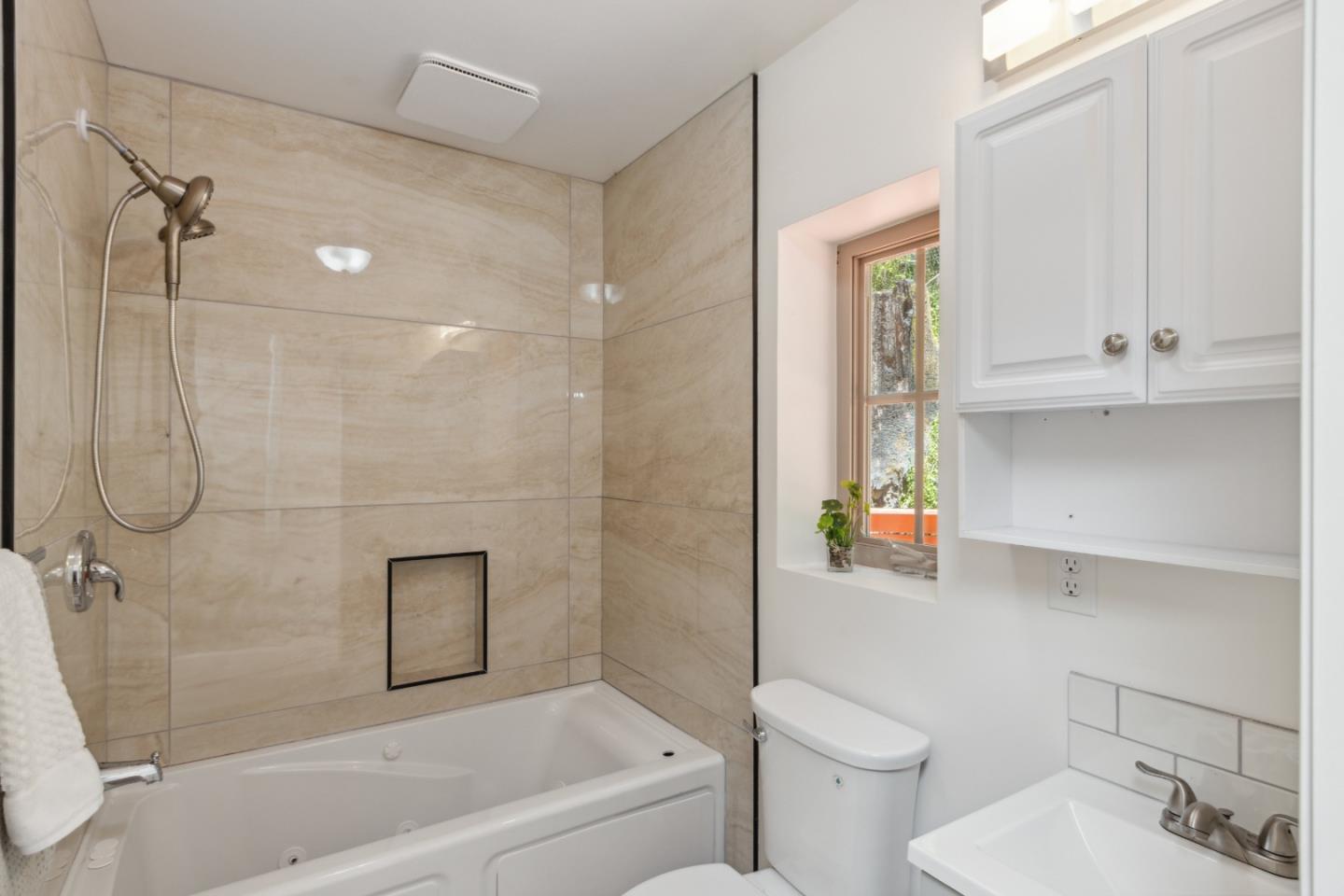 Detail Gallery Image 25 of 86 For 330 Huckleberry Ln, Boulder Creek,  CA 95006 - 4 Beds | 3 Baths