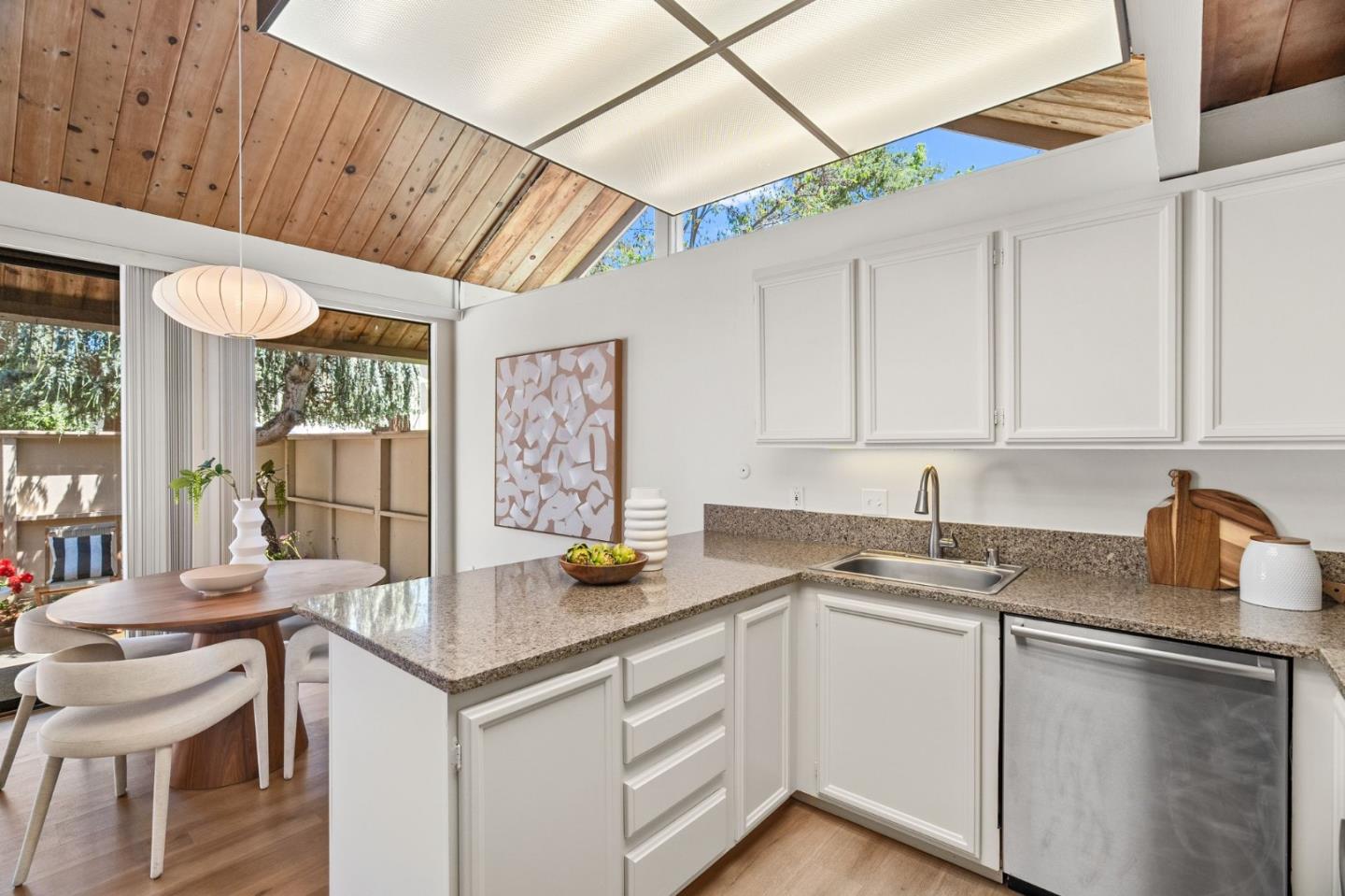 Detail Gallery Image 14 of 45 For 855 Brookline Dr #H,  Sunnyvale,  CA 94087 - 3 Beds | 2 Baths