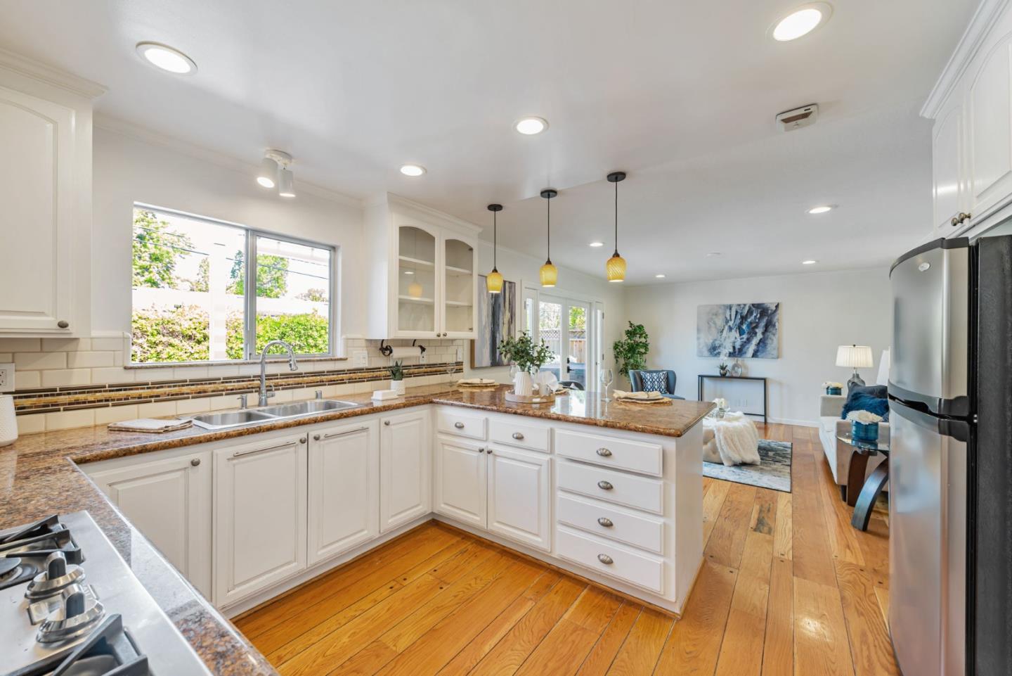Detail Gallery Image 11 of 63 For 2658 Hill Park Dr, San Jose,  CA 95124 - 5 Beds | 2/1 Baths