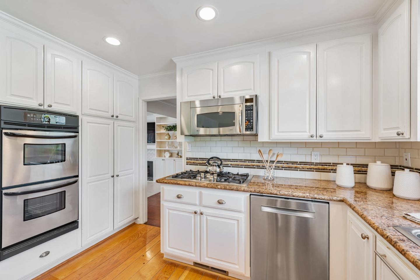 Detail Gallery Image 17 of 63 For 2658 Hill Park Dr, San Jose,  CA 95124 - 5 Beds | 2/1 Baths