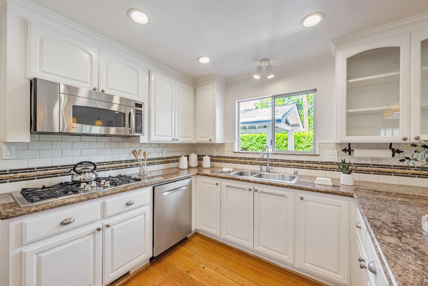Detail Gallery Image 18 of 63 For 2658 Hill Park Dr, San Jose,  CA 95124 - 5 Beds | 2/1 Baths