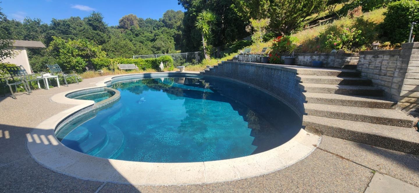 Detail Gallery Image 13 of 17 For 125 Drysdale Dr, Los Gatos,  CA 95032 - 6 Beds | 4 Baths