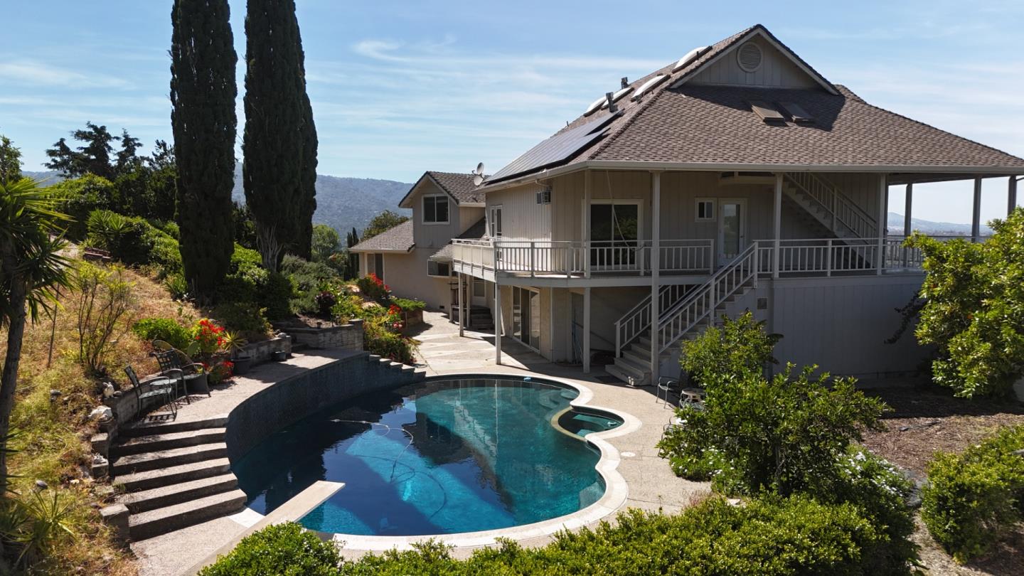 Detail Gallery Image 14 of 17 For 125 Drysdale Dr, Los Gatos,  CA 95032 - 6 Beds | 4 Baths