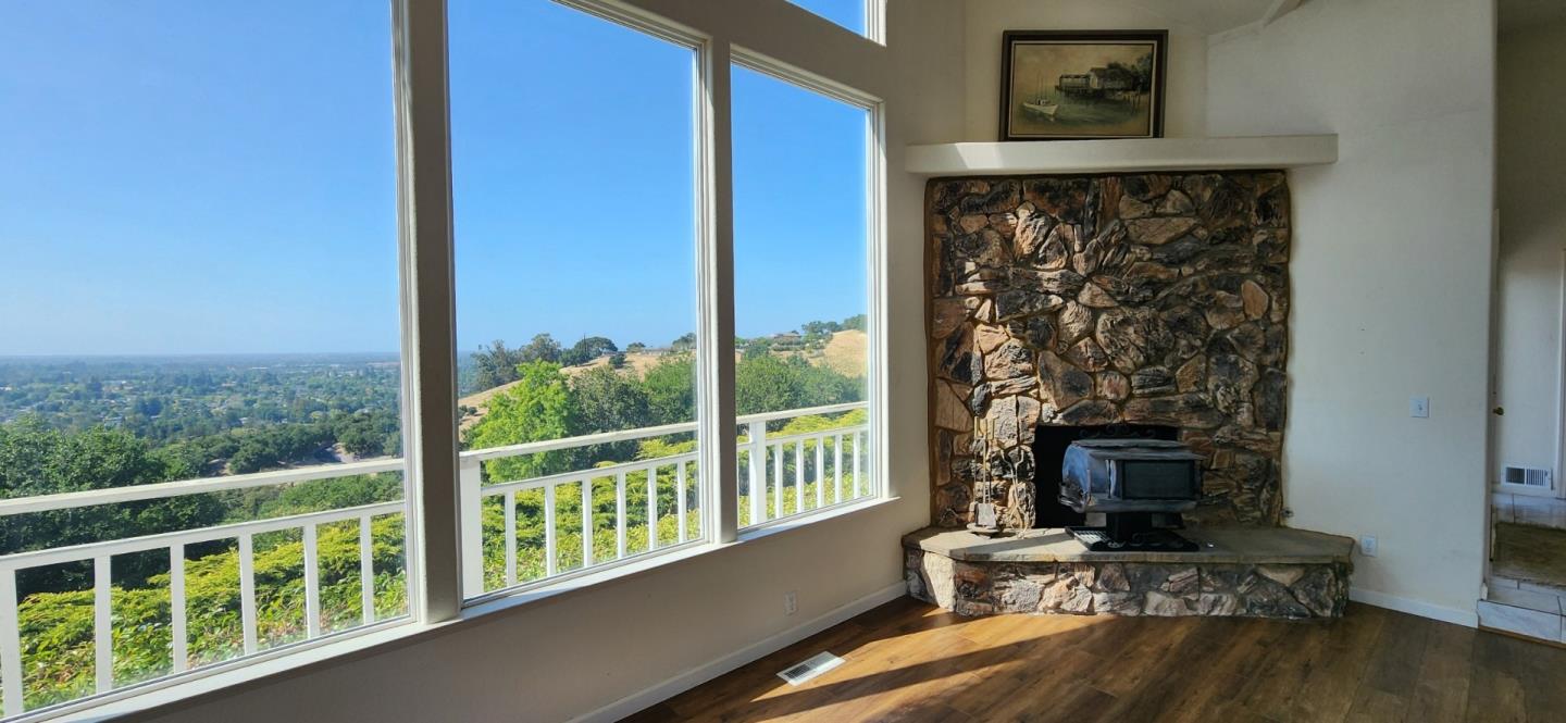 Detail Gallery Image 5 of 17 For 125 Drysdale Dr, Los Gatos,  CA 95032 - 6 Beds | 4 Baths