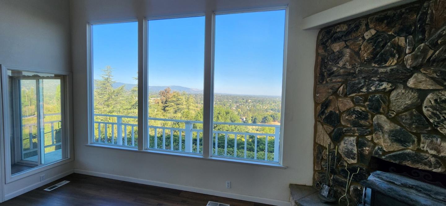 Detail Gallery Image 6 of 17 For 125 Drysdale Dr, Los Gatos,  CA 95032 - 6 Beds | 4 Baths