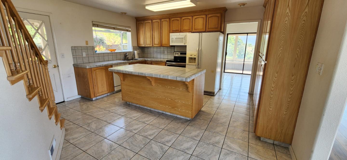 Detail Gallery Image 7 of 17 For 125 Drysdale Dr, Los Gatos,  CA 95032 - 6 Beds | 4 Baths