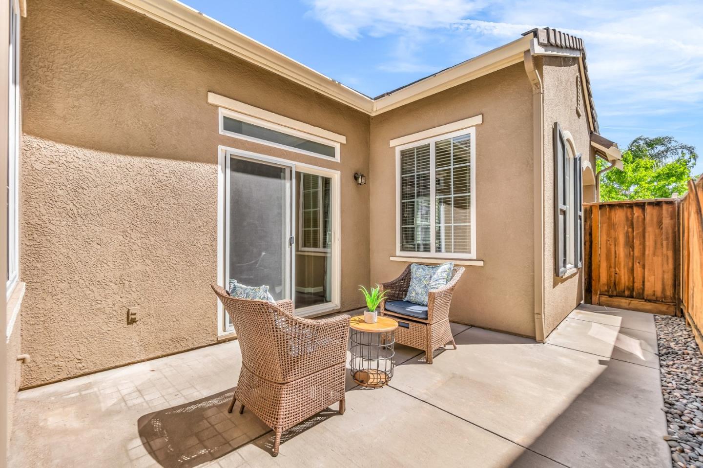 Detail Gallery Image 17 of 73 For 2039 Monique St, Tracy,  CA 95304 - 4 Beds | 3 Baths