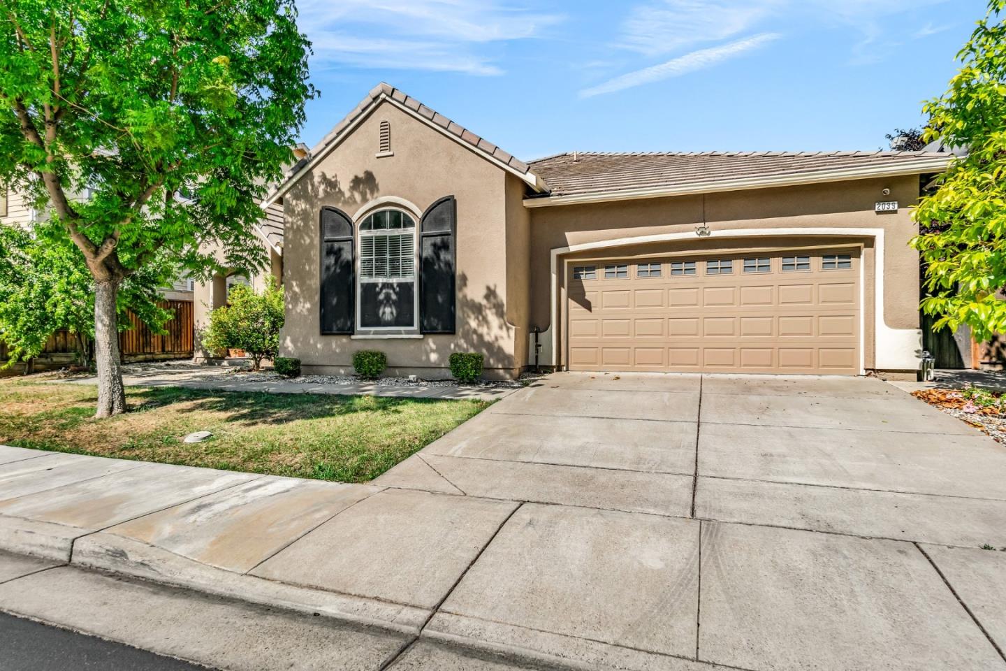 Detail Gallery Image 2 of 73 For 2039 Monique St, Tracy,  CA 95304 - 4 Beds | 3 Baths